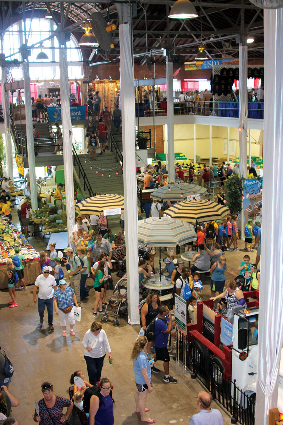 Crowds flood the agriculture building.